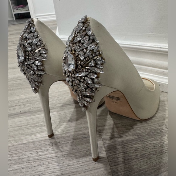 Badgley Mischka Kiara Embellished Ivory
Peep-toe Pump - Picture 3 of 15